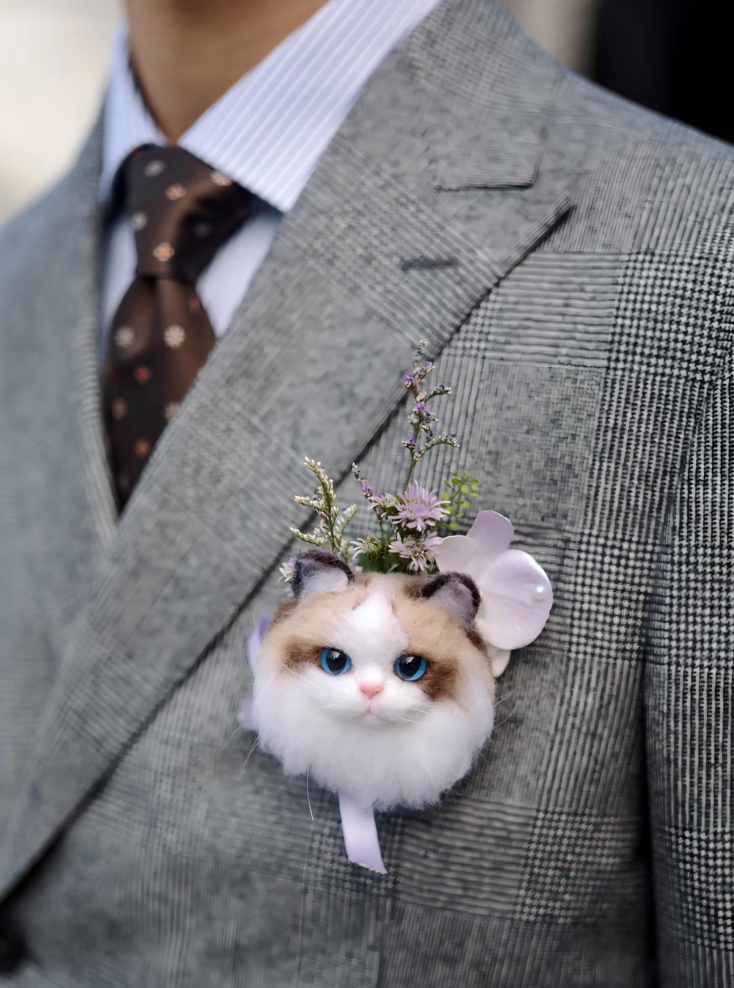 Gray and white cat head keepsake with pastel flowers and ribbon pin